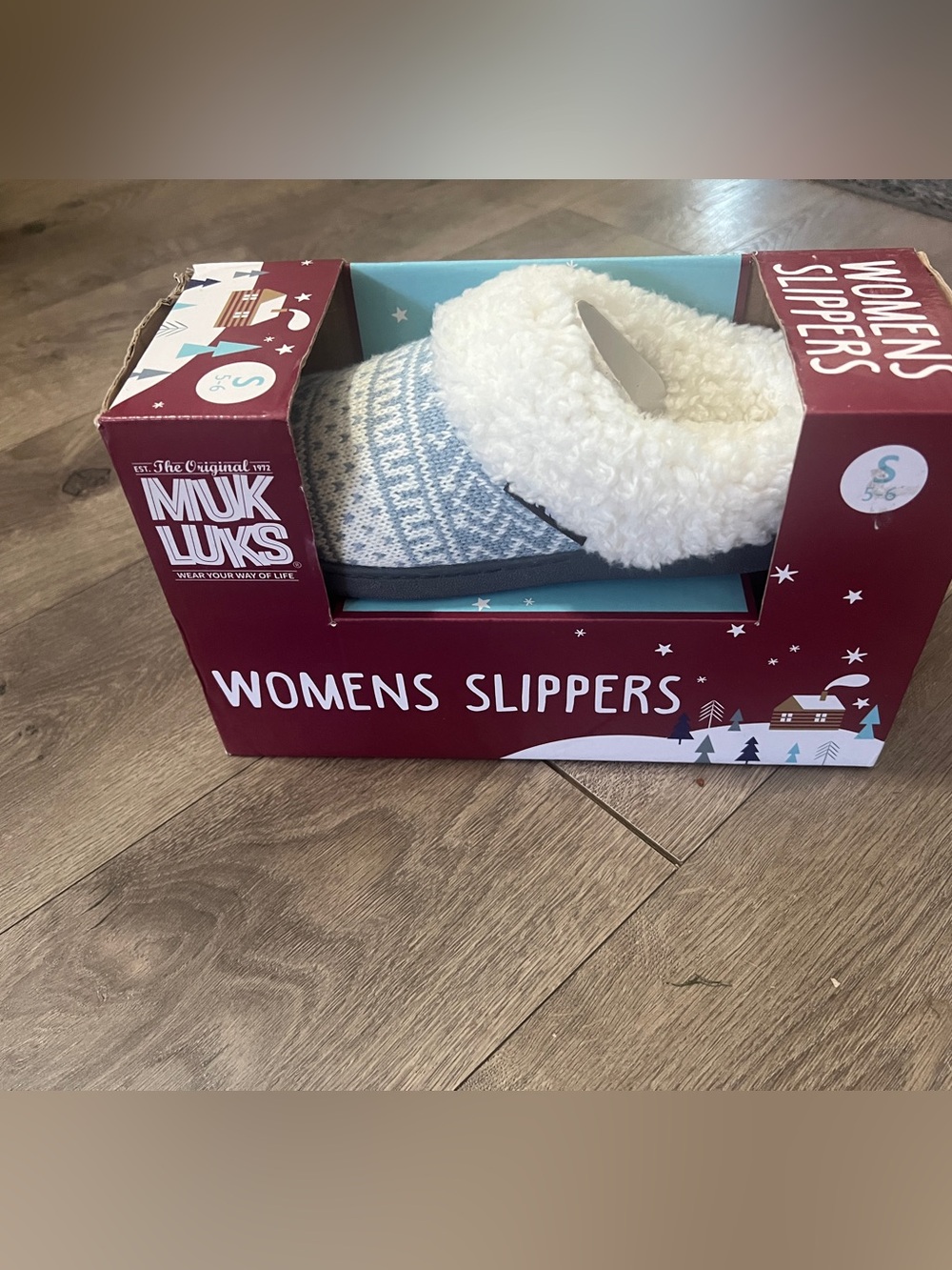 Muk Luks Slippers Size 5-6 New